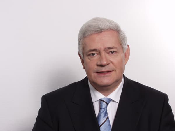 http://www.gollnisch.com/wp-content/uploads/2012/12/bruno-gollnisch-bonne-photo.jpg